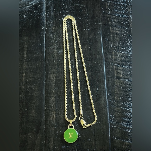Authentic Louis Vuitton Green Charm Necklace - Picture 2 of 3